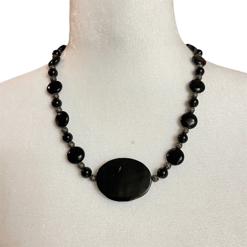 Unbranded Vintage 80s Black Onyx Cabochon & Beads Magnet Clasp Necklace